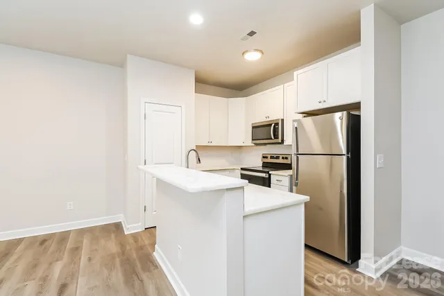 $1,810 | 106 South Elm Street, Gastonia, NC 28052