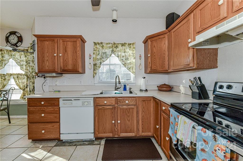 9043 Silver Coach Lane Charlotte, NC 28273 - Photo 10 of 32 a kitchen with a sink stove top oven and cabinets