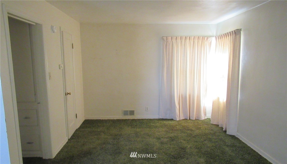 315 10th Avenue Southwest Ephrata, WA 98823 - Photo 3 of 10