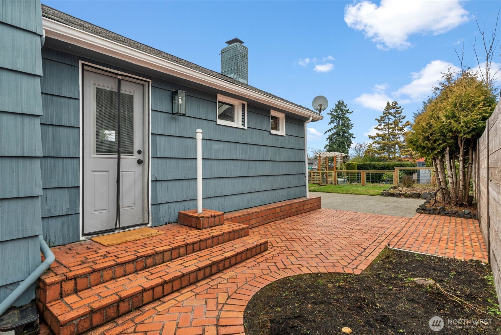3215 North Tyler Street Tacoma, WA 98407 - Photo 29 of 40 a front view of a house with a yard