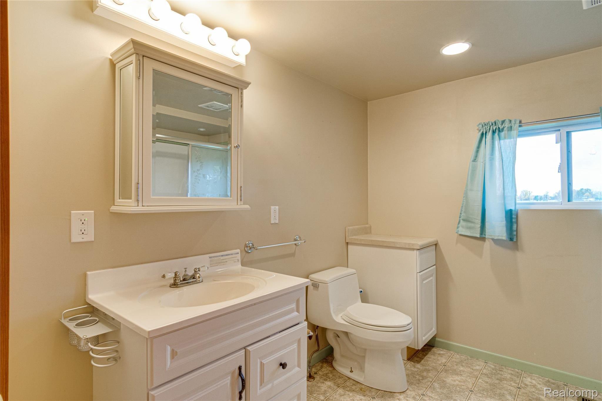 10142 Baldwin Road Gaines, MI 48436 - Photo 16 of 32 Interiors (6 of 29).jpg