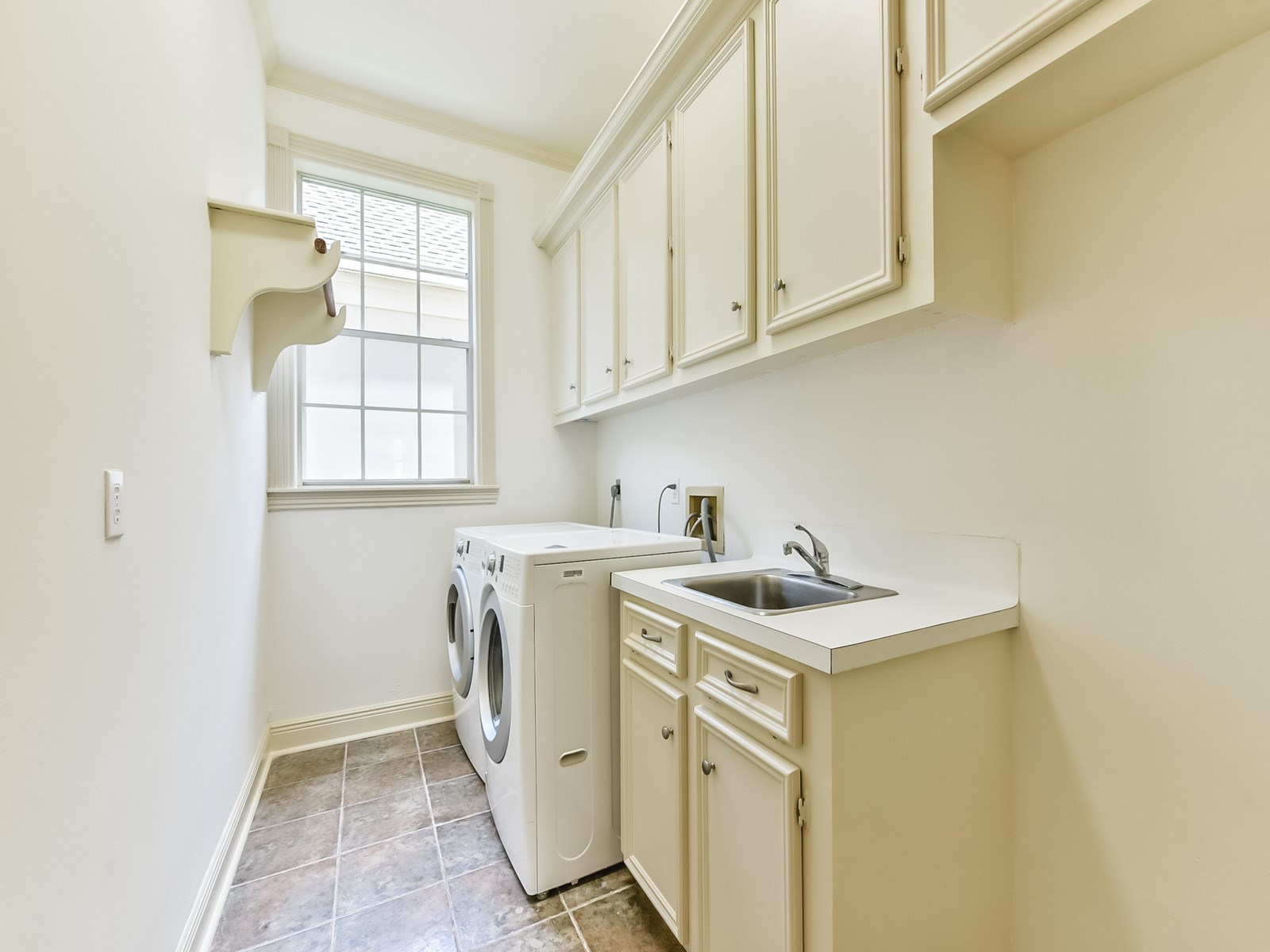 166 East Capstone Circle Spring, TX 77381 - Photo 21 of 45 a utility room with sink dryer and washer