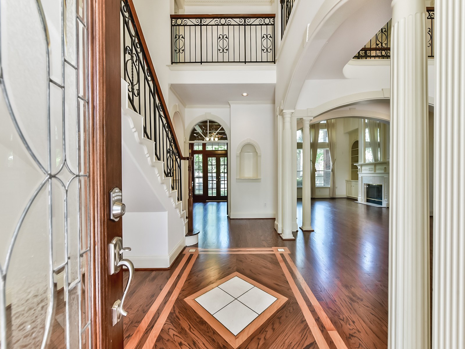 166 East Capstone Circle Spring, TX 77381 - Photo 7 of 45 a view of an entryway with wooden floor and a livingroom view