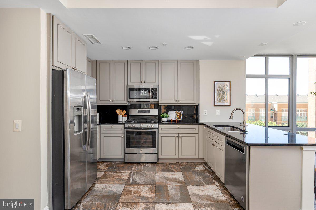 11990 Market Street, Unit 417 Reston, VA 20190 - Photo 8 of 43 Classically updated kitchen