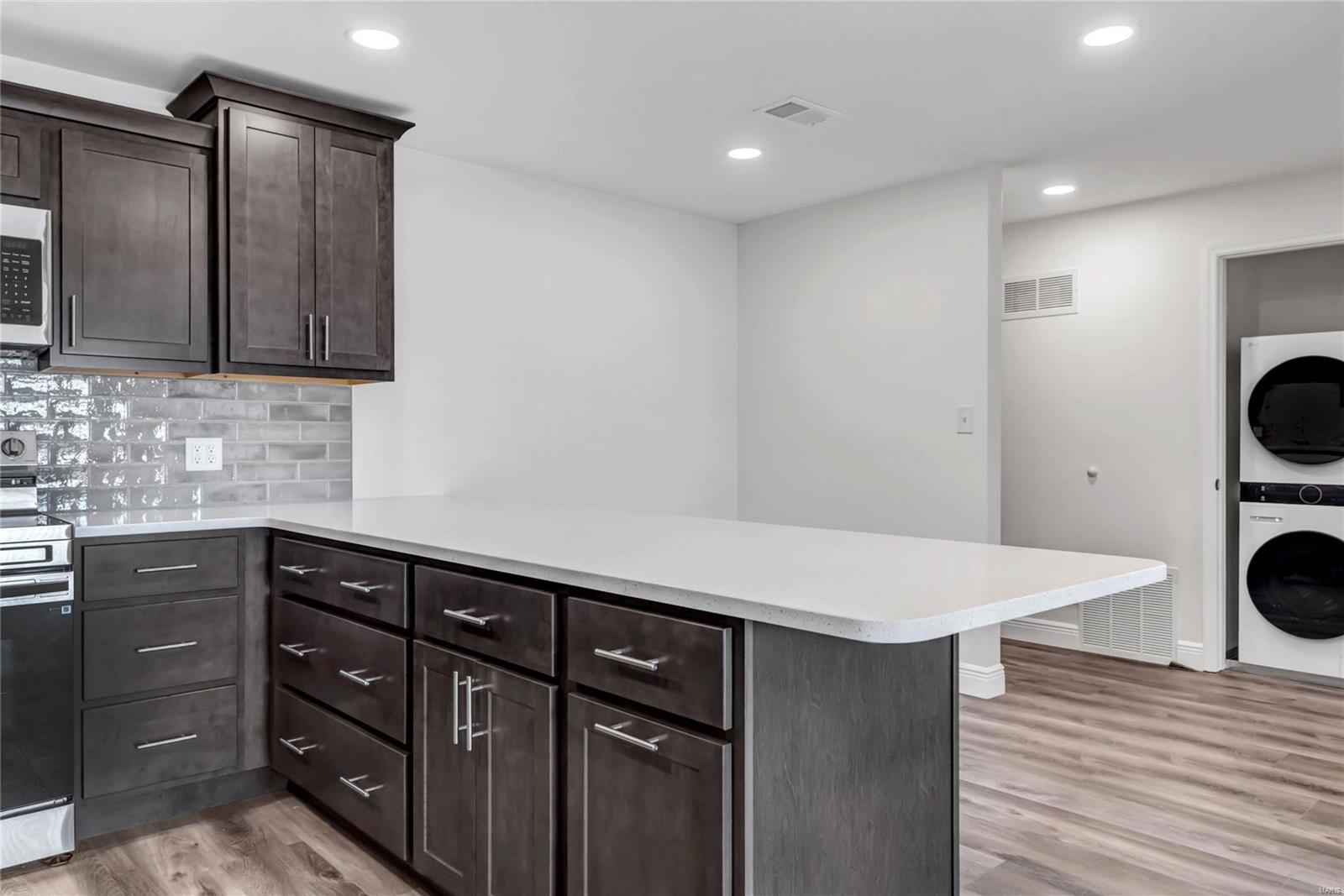 950 East Rue De La Banque, Unit 308 Creve Coeur, MO 63141 - Photo 11 of 45 Gallery Image 11