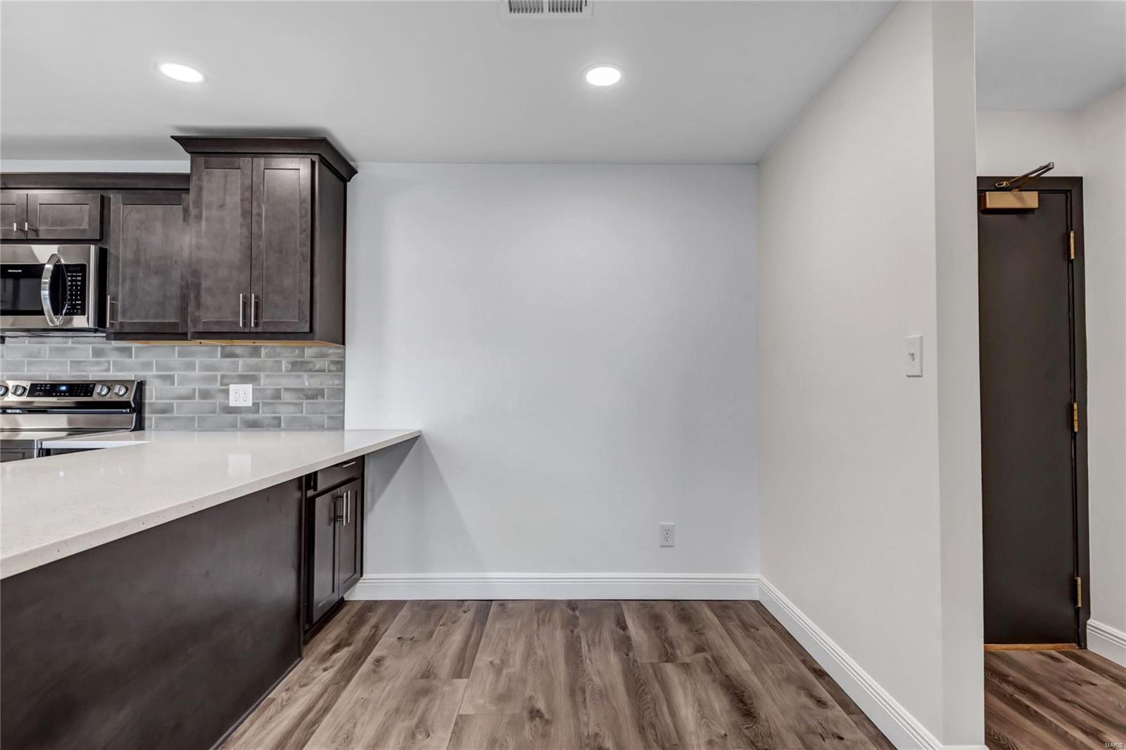 950 East Rue De La Banque, Unit 308 Creve Coeur, MO 63141 - Photo 13 of 45 Gallery Image 13