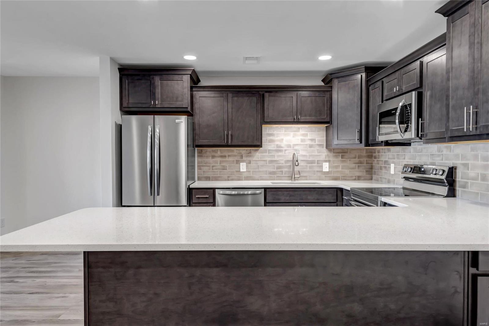 950 East Rue De La Banque, Unit 308 Creve Coeur, MO 63141 - Photo 14 of 45 Gallery Image 14