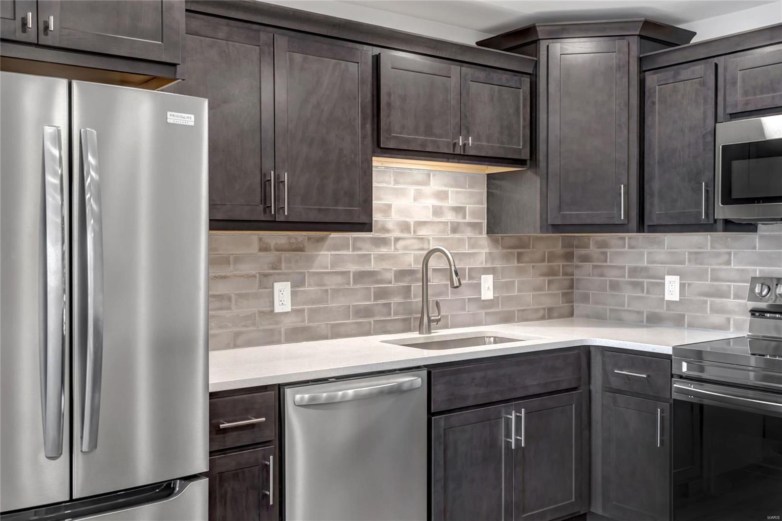 950 East Rue De La Banque, Unit 308 Creve Coeur, MO 63141 - Photo 15 of 45 Gallery Image 15