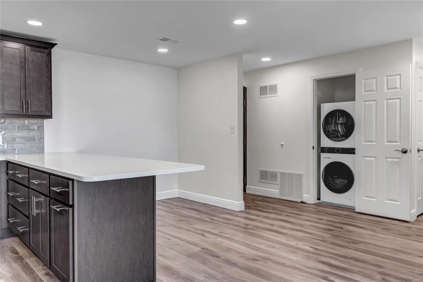 950 East Rue De La Banque, Unit 308 Creve Coeur, MO 63141 - Photo 17 of 45 Gallery Image 17