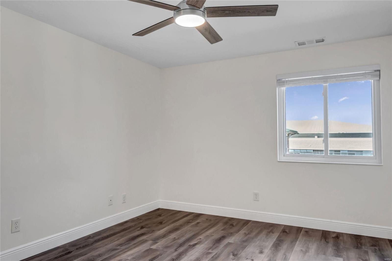 950 East Rue De La Banque, Unit 308 Creve Coeur, MO 63141 - Photo 18 of 45 Gallery Image 18