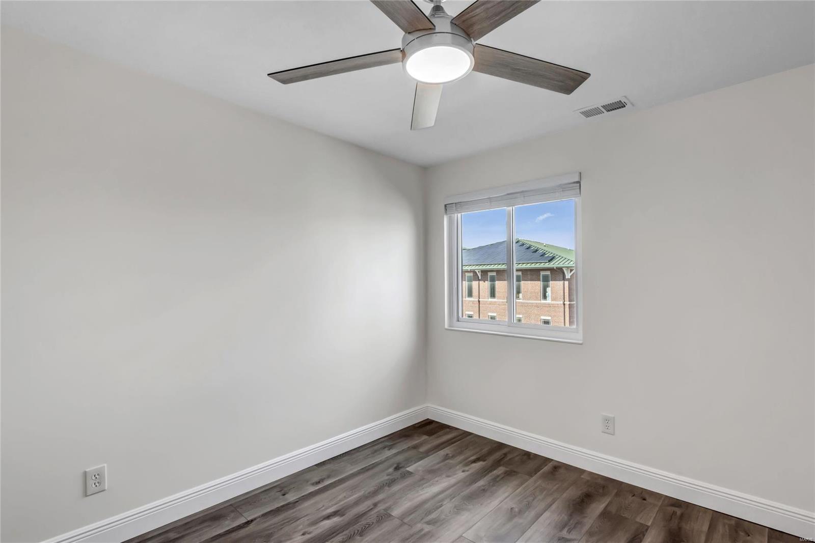950 East Rue De La Banque, Unit 308 Creve Coeur, MO 63141 - Photo 19 of 45 Gallery Image 19