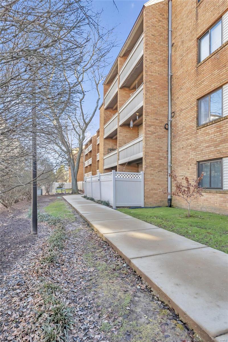 950 East Rue De La Banque, Unit 308 Creve Coeur, MO 63141 - Photo 36 of 45 Gallery Image 36