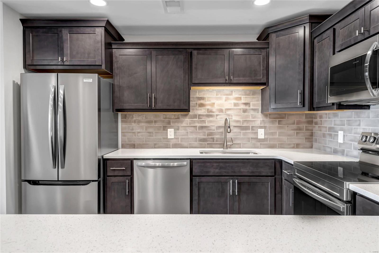 950 East Rue De La Banque, Unit 308 Creve Coeur, MO 63141 - Photo 9 of 45 Gallery Image 9