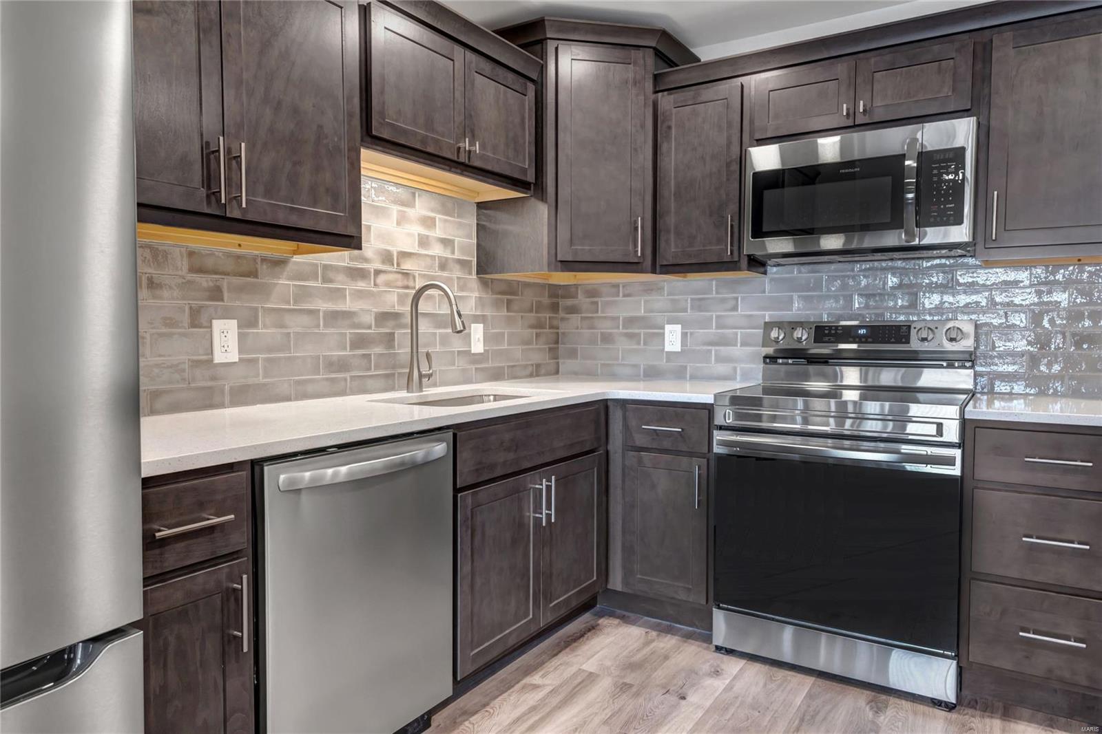 950 East Rue De La Banque, Unit 308 Creve Coeur, MO 63141 - Photo 10 of 45 Gallery Image 10
