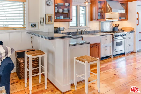 $16,000 | 145 Hart Avenue, Santa Monica, CA 90405