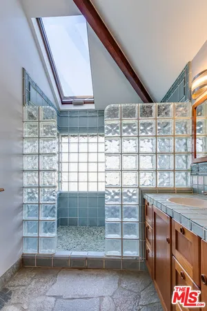 $16,000 | 145 Hart Avenue, Santa Monica, CA 90405