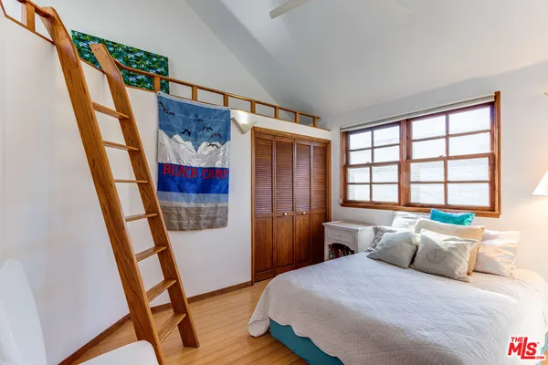 $16,000 | 145 Hart Avenue, Santa Monica, CA 90405