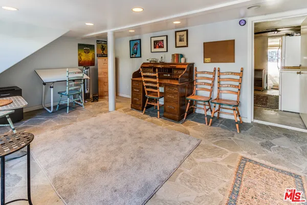 $16,000 | 145 Hart Avenue, Santa Monica, CA 90405