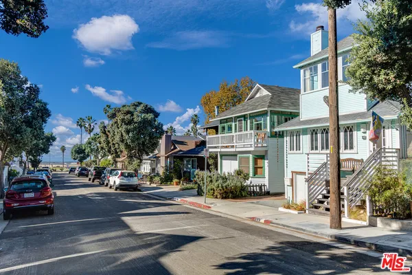 $16,000 | 145 Hart Avenue, Santa Monica, CA 90405