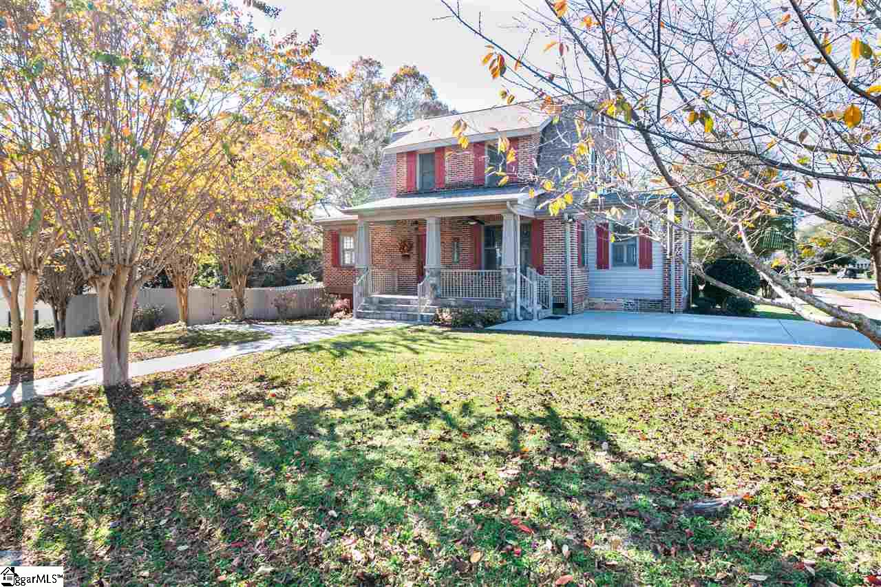 400 Hickory Street Clinton, SC 29325 - Photo 1 of 26 Gallery Image 1