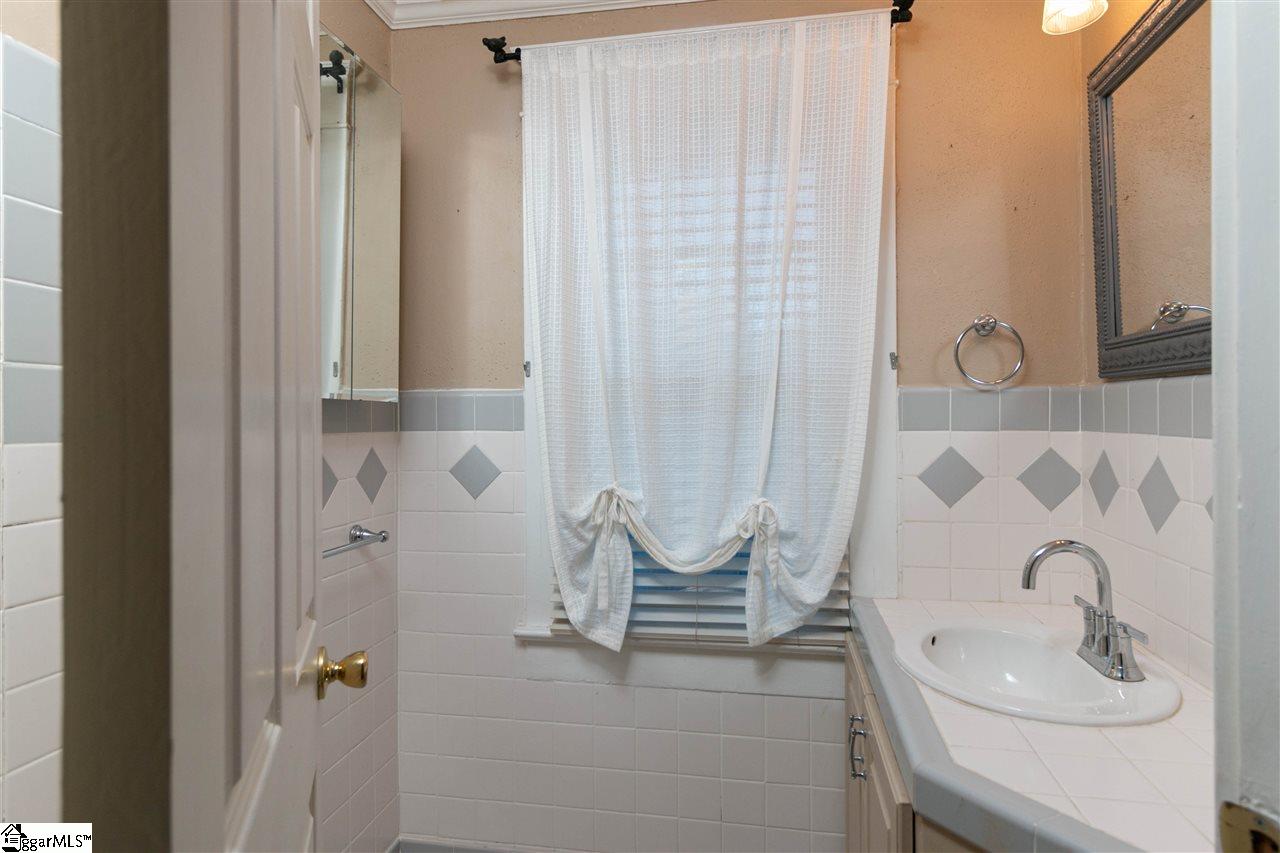 400 Hickory Street Clinton, SC 29325 - Photo 21 of 26 Gallery Image 21