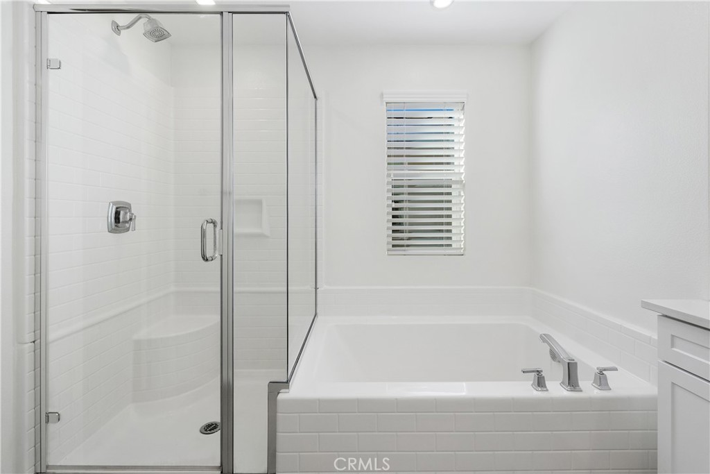 913 Helena Ridge Lake Elsinore, CA 92530 - Photo 25 of 38 a bathroom with a bathtub and a shower