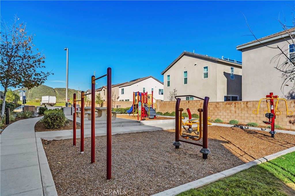 913 Helena Ridge Lake Elsinore, CA 92530 - Photo 37 of 38 a view of outdoor space