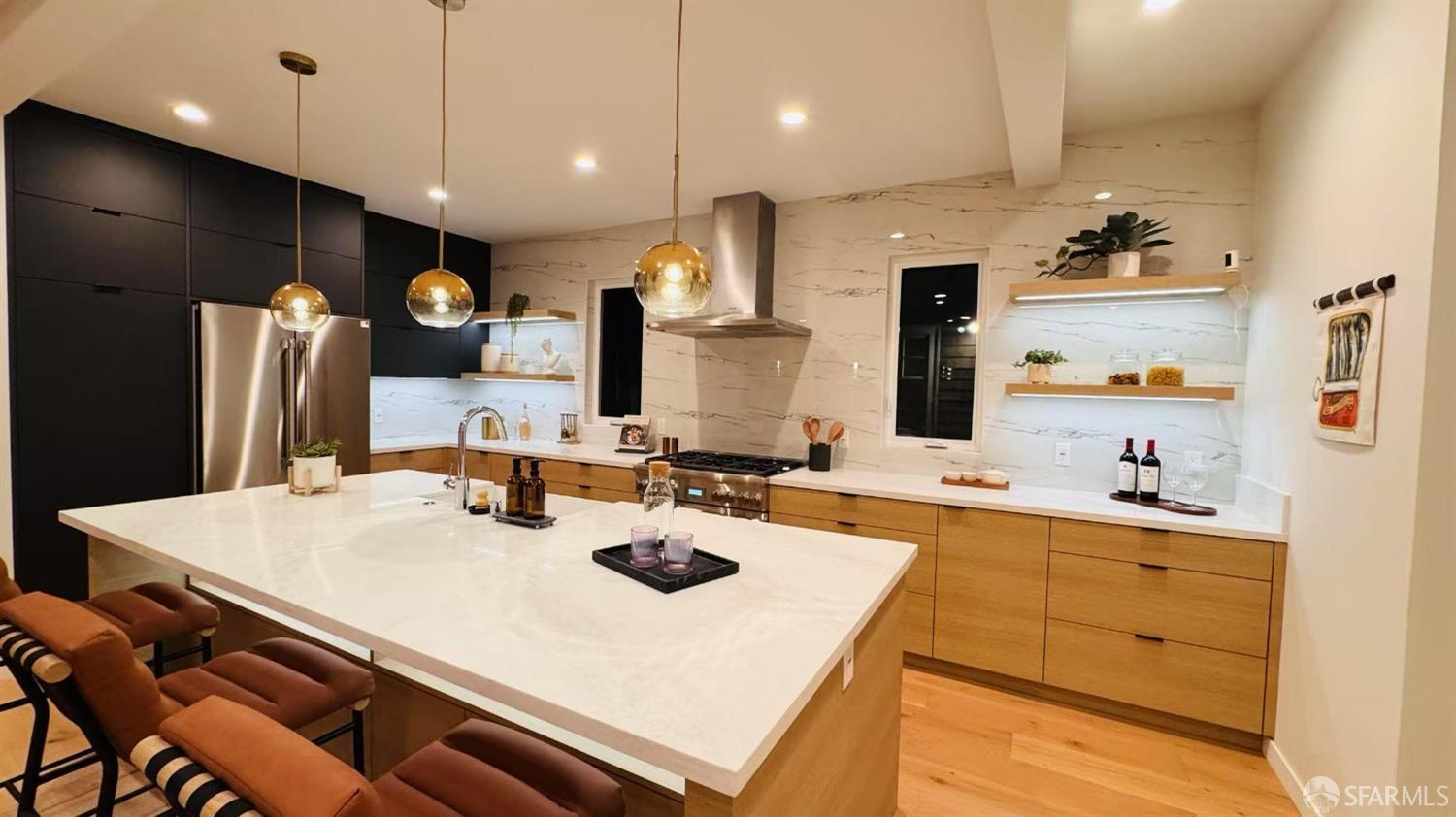 1512 Everett Street Alameda, CA 94501 - Photo 5 of 36