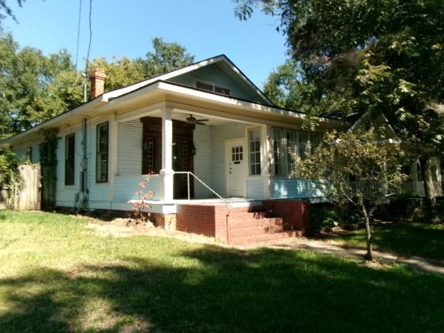 446 Merrick Street Shreveport, LA 71104 - Photo 3 of 16 a front view of a house with a yard