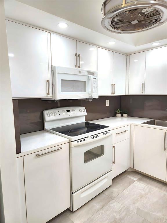 6463 La Costa Drive, Unit 301 Boca Raton, FL 33433 - Photo 3 of 37