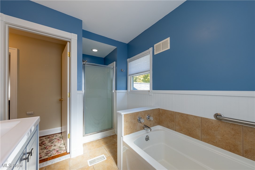 2593 Queenston Road Cleveland, OH 44118 - Photo 23 of 40 Gallery Image 23