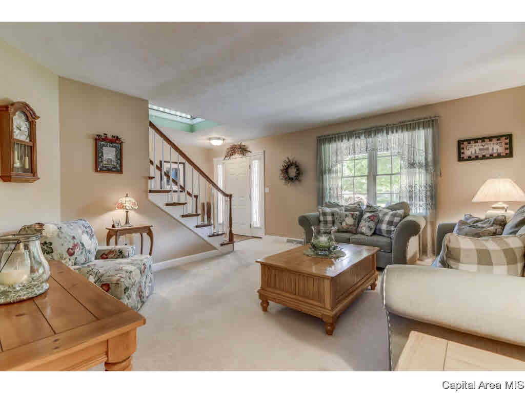2525 Shadow Chaser Drive Springfield, IL 62711 - Photo 3 of 35