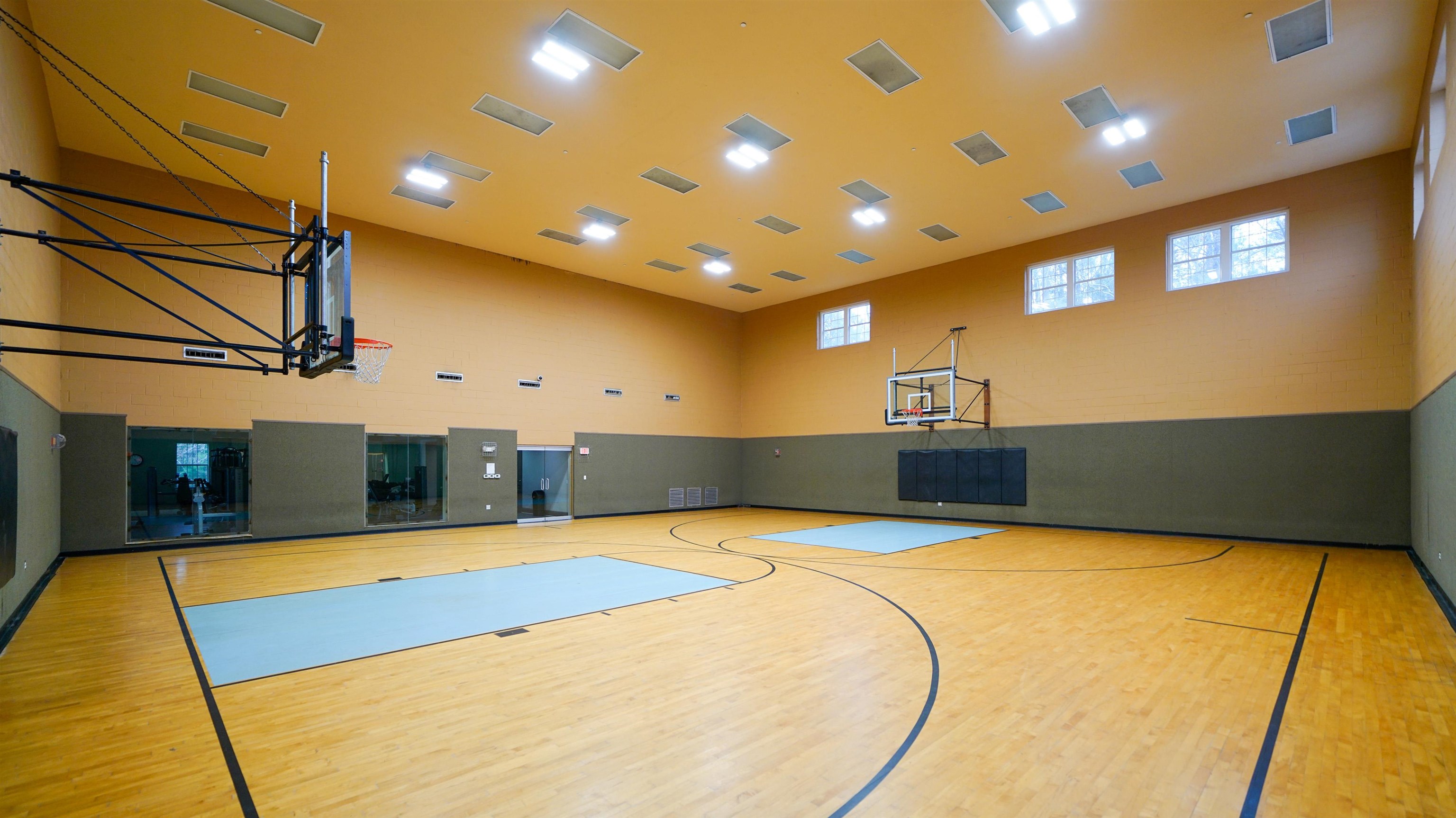 8550 Touchton Road, Unit 625 Jacksonville, FL 32216 - Photo 35 of 47 a view of a indoor basketball court