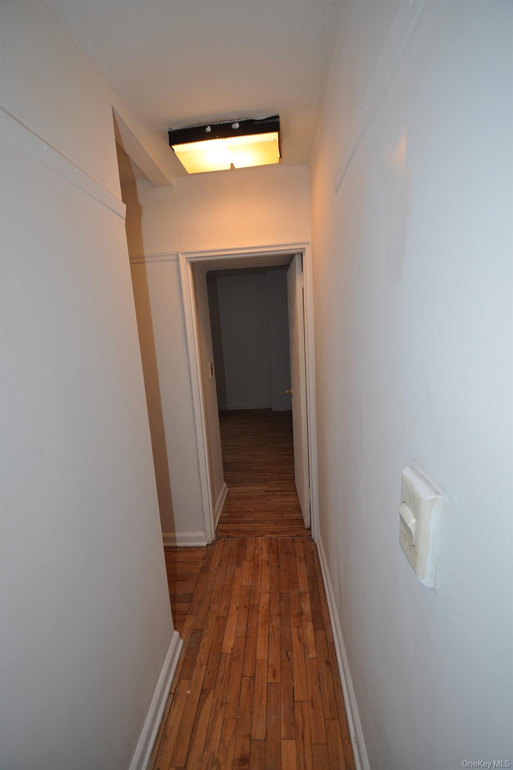 142 Garth Road, Unit 1R Scarsdale, NY 10583 - Photo 2 of 12