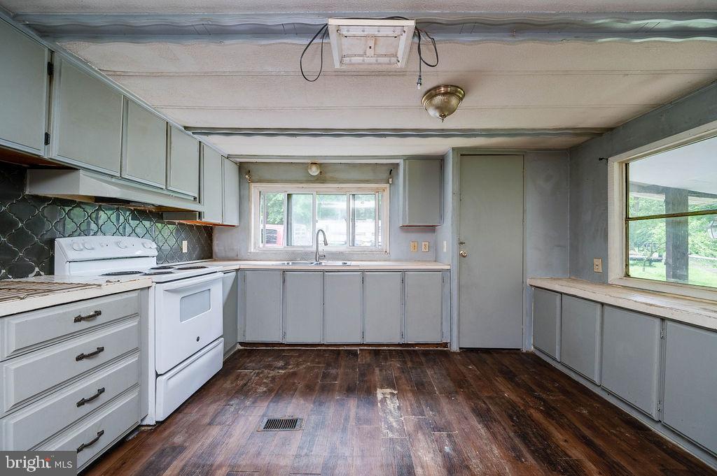 545 Edwards Road Narvon, PA 17555 - Photo 2 of 13 Gallery Image 2