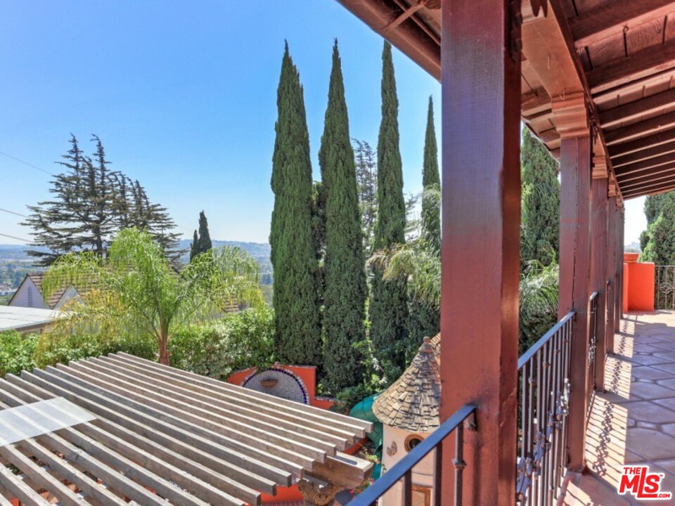 3692 Lowry Road Los Angeles, CA 90027 - Photo 40 of 46 Gallery Image 40