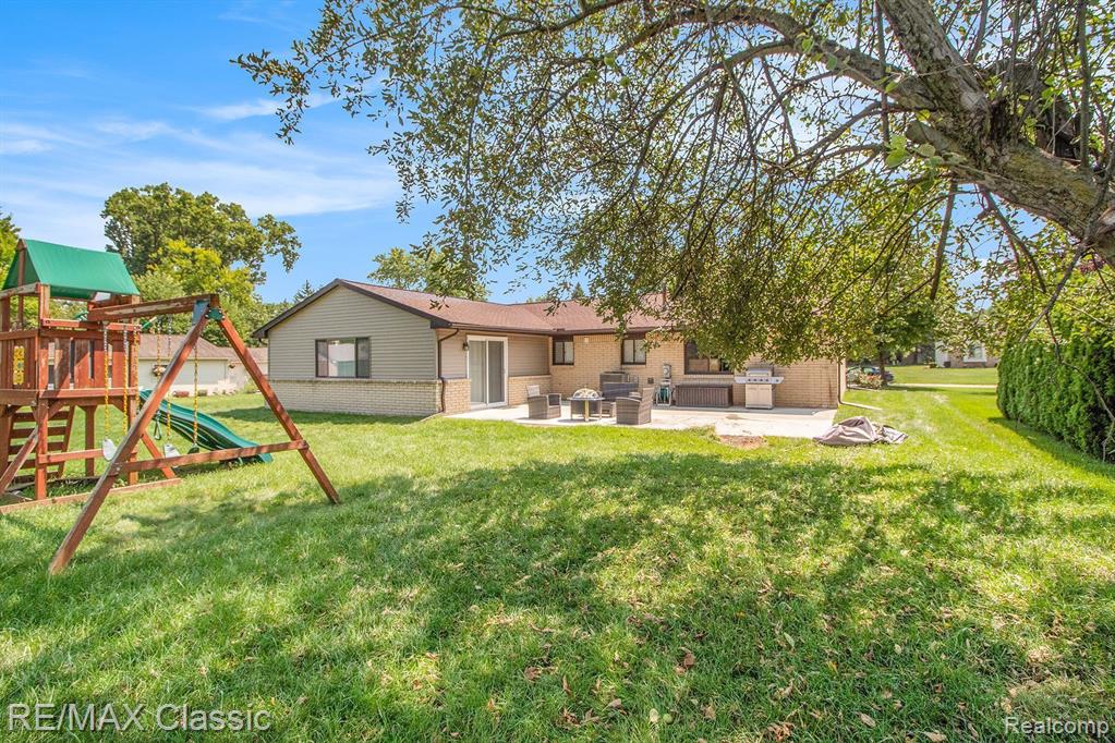 558 Ridge Road Walled Lake, MI 48390 - Photo 25 of 27