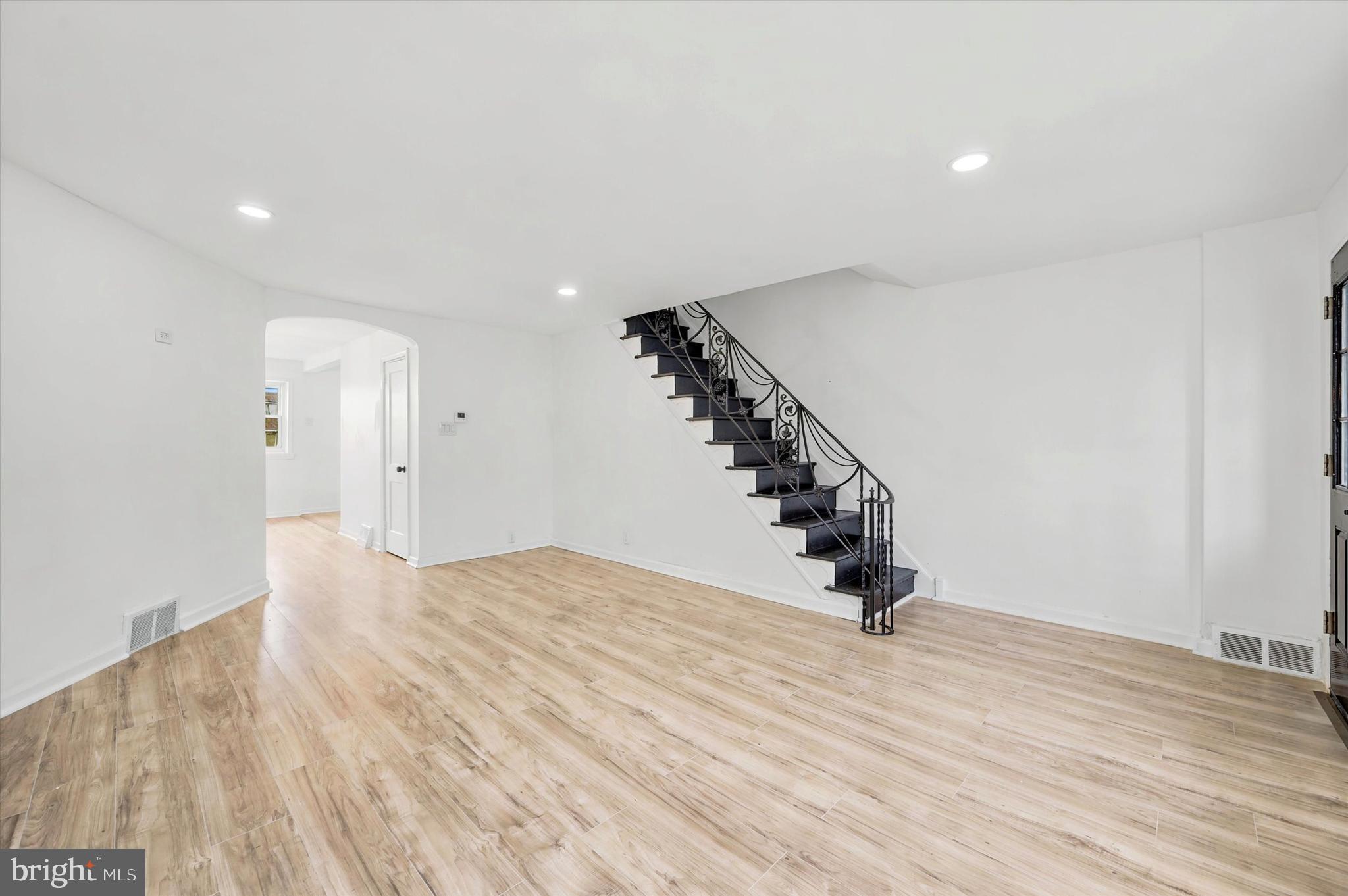 6451 Akron Street Philadelphia, PA 19149 - Photo 4 of 25