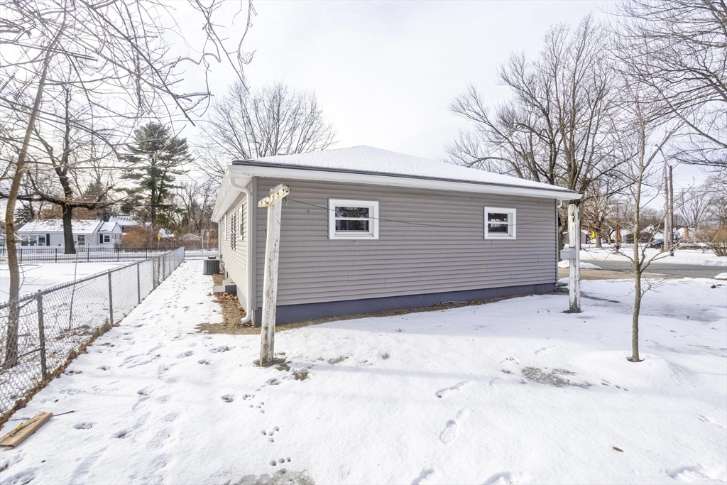 147 Bowles Park Springfield, MA 01104 - Photo 4 of 30