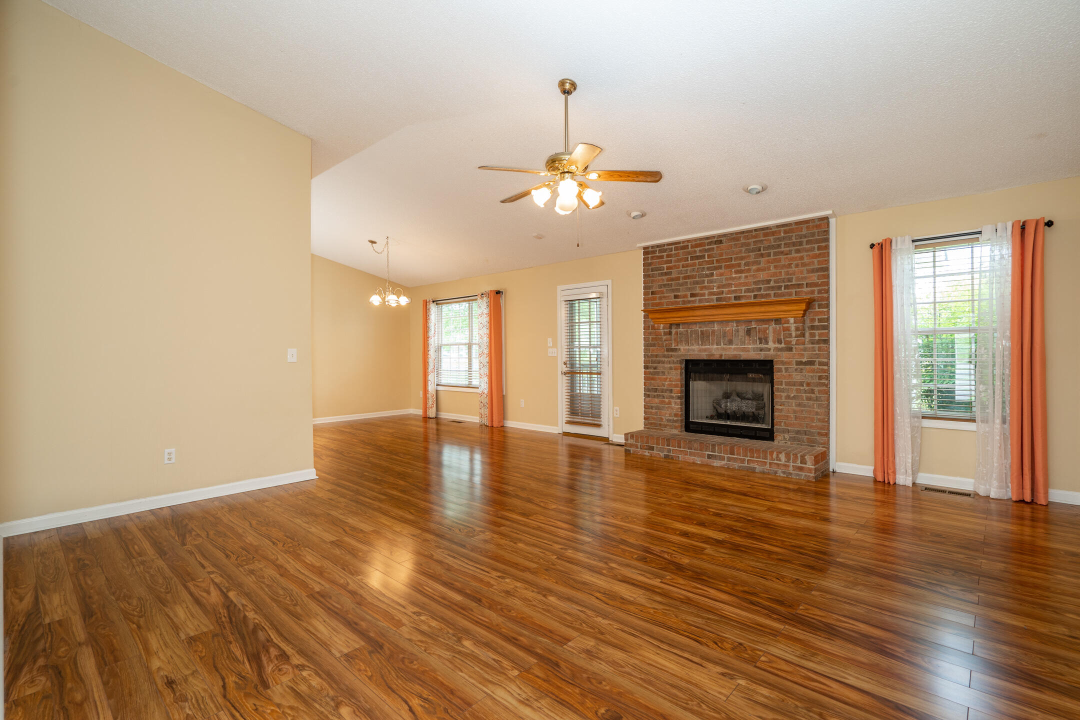 330 Chapman Road Ringgold, GA 30736 - Photo 5 of 30 Living Room