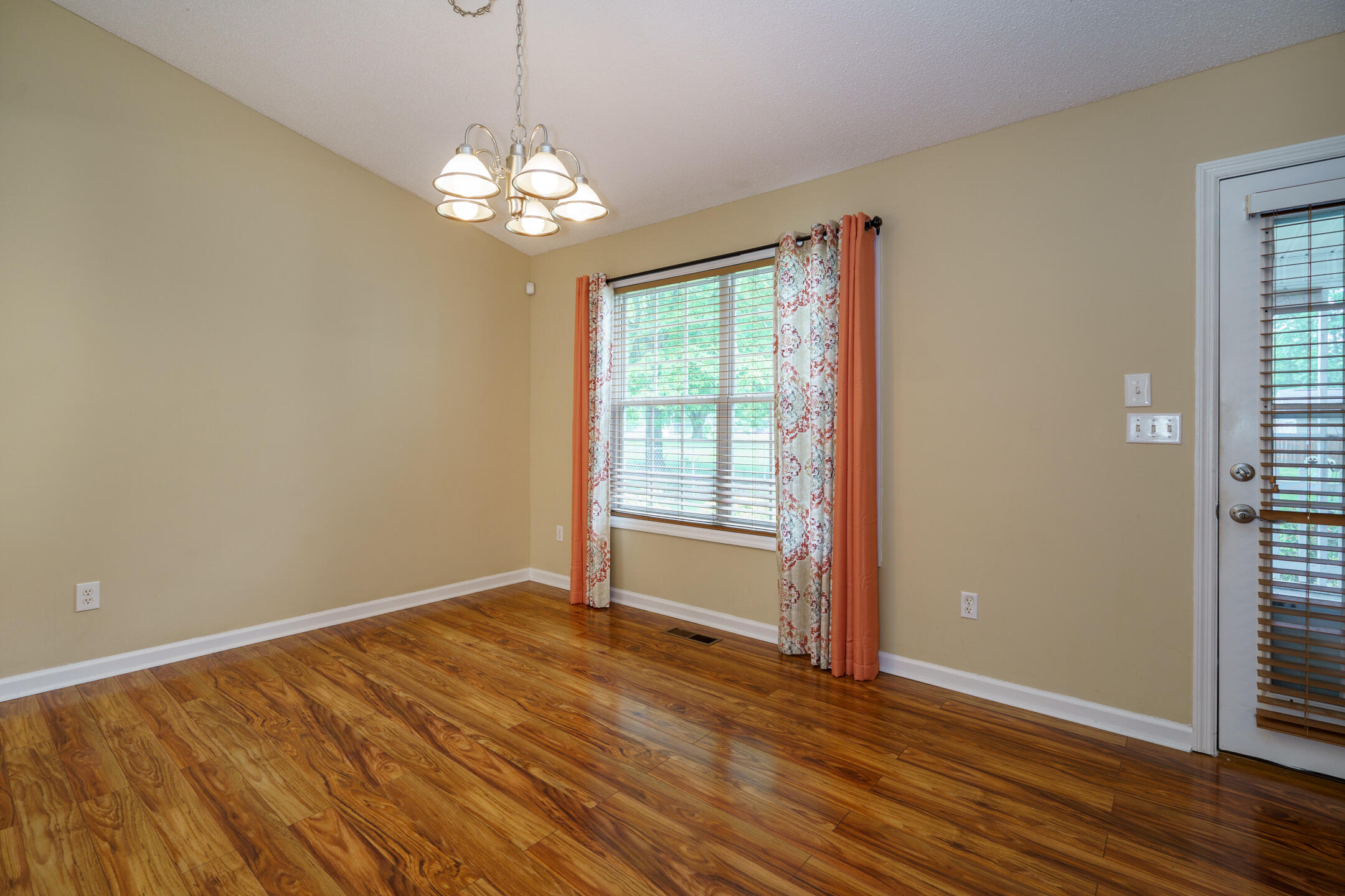 330 Chapman Road Ringgold, GA 30736 - Photo 10 of 30 Living Room 3