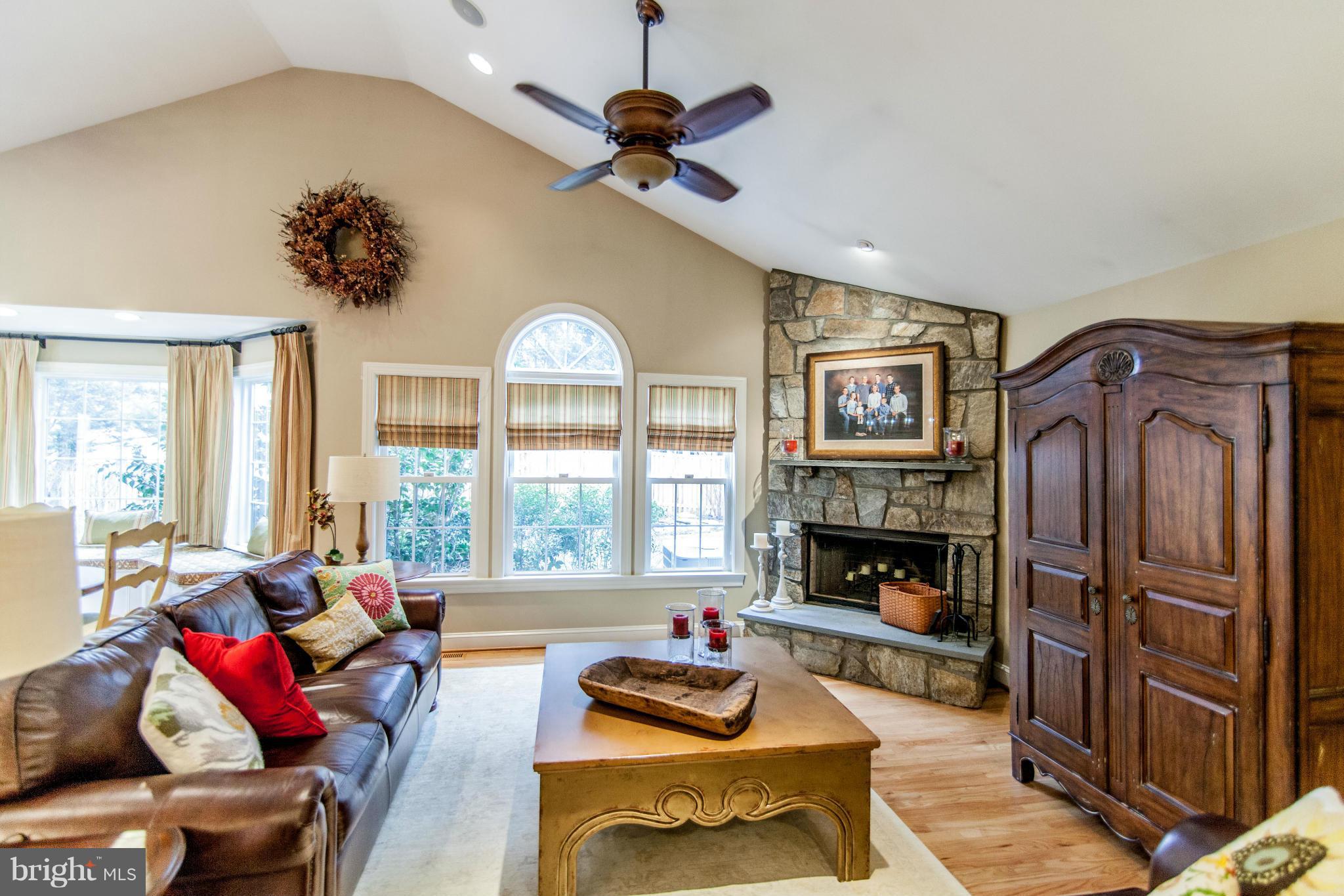10 Thorburn Road Gaithersburg, MD 20878 - Photo 14 of 30 Family Room