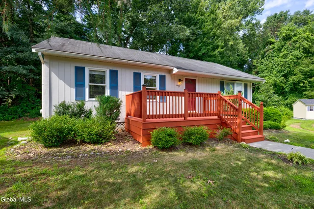 $2,200 | 40 Pheasant Court, Saratoga Springs, NY 12866