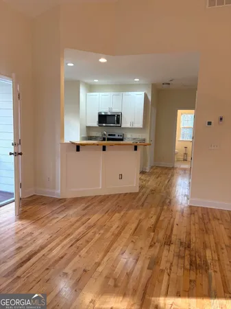 $1,800 | 74 Lockerbie Court, Unit 201, Clayton, GA 30525