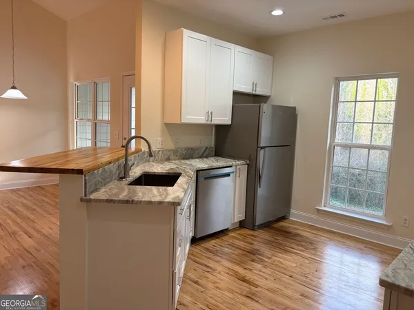 $1,800 | 74 Lockerbie Court, Unit 201, Clayton, GA 30525