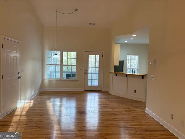 $1,800 | 74 Lockerbie Court, Unit 201, Clayton, GA 30525