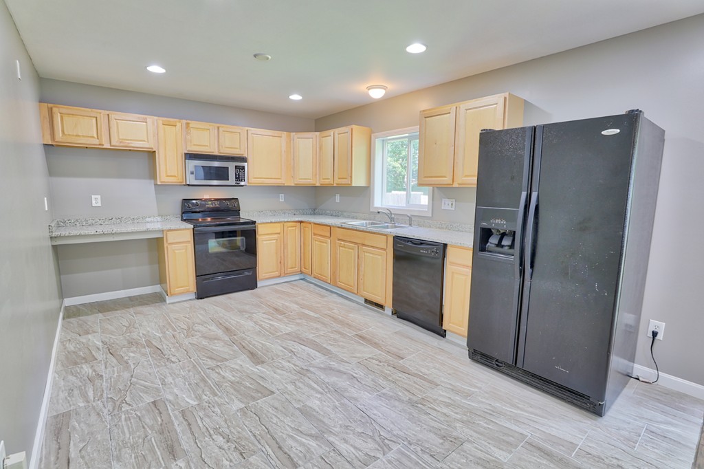 105 Rosewell Street Springfield, MA 01109 - Photo 4 of 9