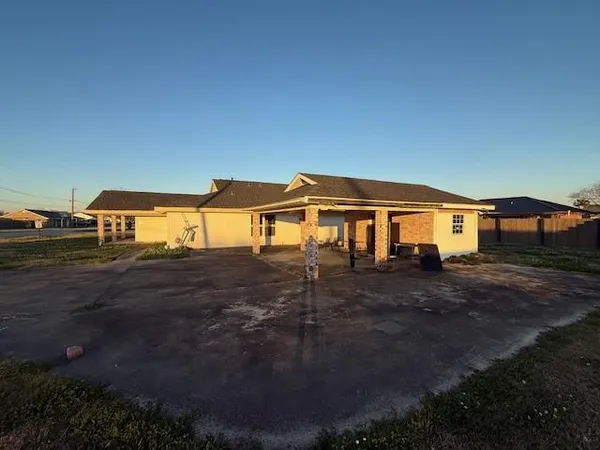 $74,999 | 160 East 26th Place, Larose, LA 70373