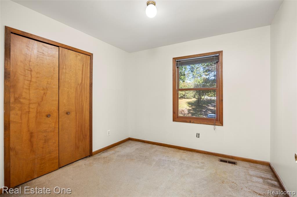 2533 Armond Road Howell, MI 48855 - Photo 9 of 37