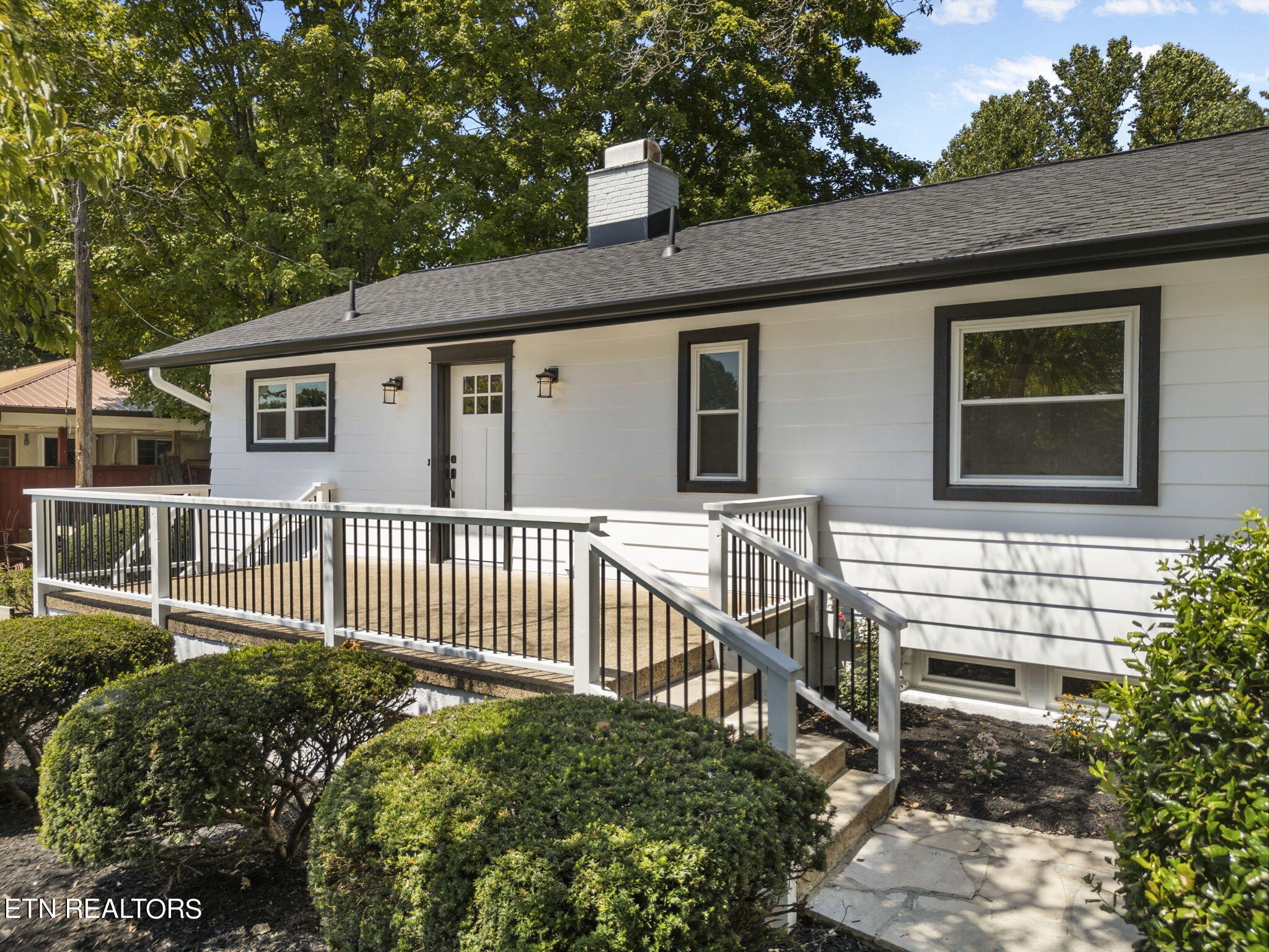 214 Outer Drive Oak Ridge, TN 37830 - Photo 5 of 59 Gallery Image 5
